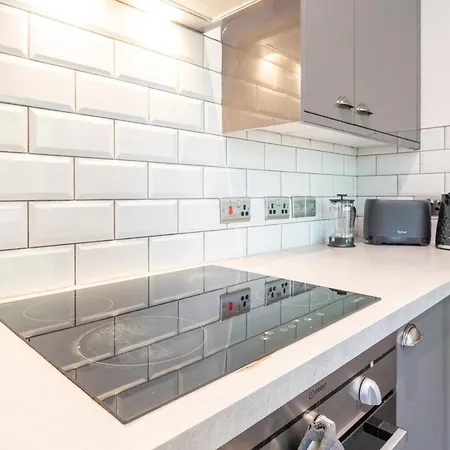 Executive 2-bed - Walk To Uni & Lgi