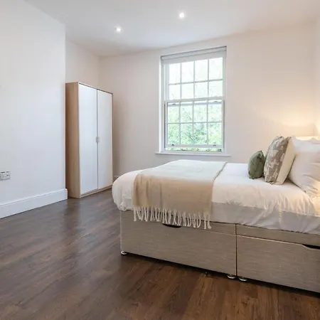Apartment Executive 2-bed - Walk To Uni & Lgi *