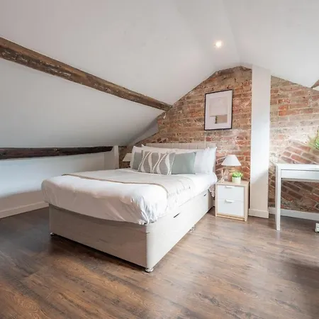 Apartment Executive 2-bed - Walk To Uni & Lgi *