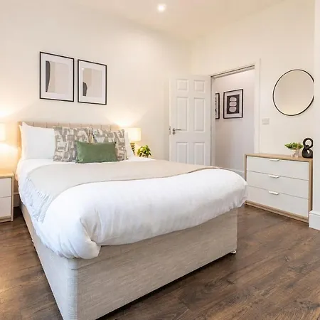 Executive 2-bed - Walk To Uni & Lgi Apartment