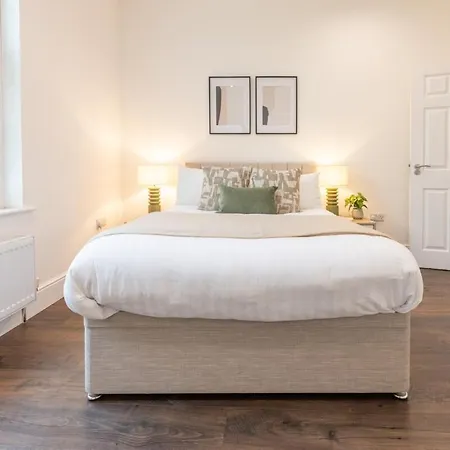 Executive 2-bed - Walk To Uni & Lgi Apartment