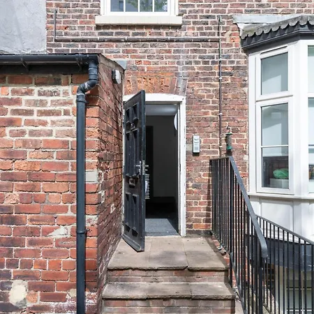 Executive 2-bed - Walk To Uni & Lgi *