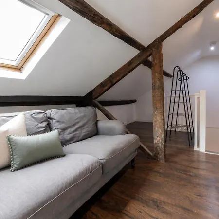 Apartment Executive 2-bed - Walk To Uni & Lgi