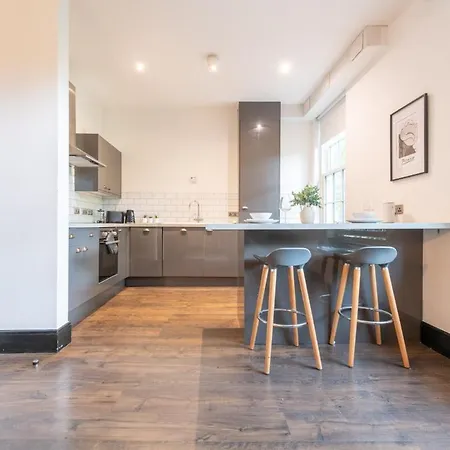 Executive 2-bed - Walk To Uni & Lgi *